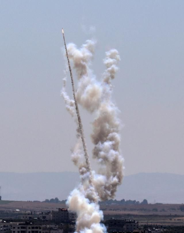 以色列空袭加沙地带 以报复加沙150枚导弹对以色列的袭击