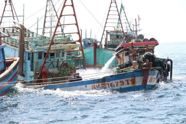 印尼击沉51艘外国渔船 为何要将这些船只炸毁？